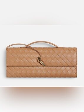 Authentic Bottega Veneta Andiamo clutch in tan leather